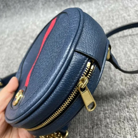 100% Authentic Gucci Leather Round Backpack 499-110324 - Picture 4 of 13